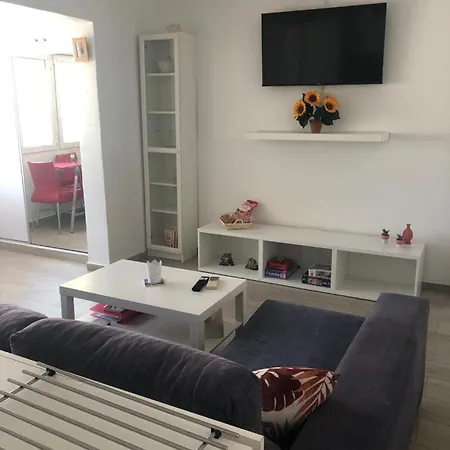 Modern In With Spacious Terrace And 250m From The Lägenhet