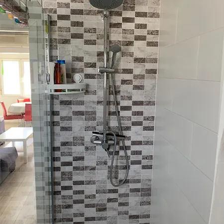 Modern In With Spacious Terrace And 250m From The Torrevieja